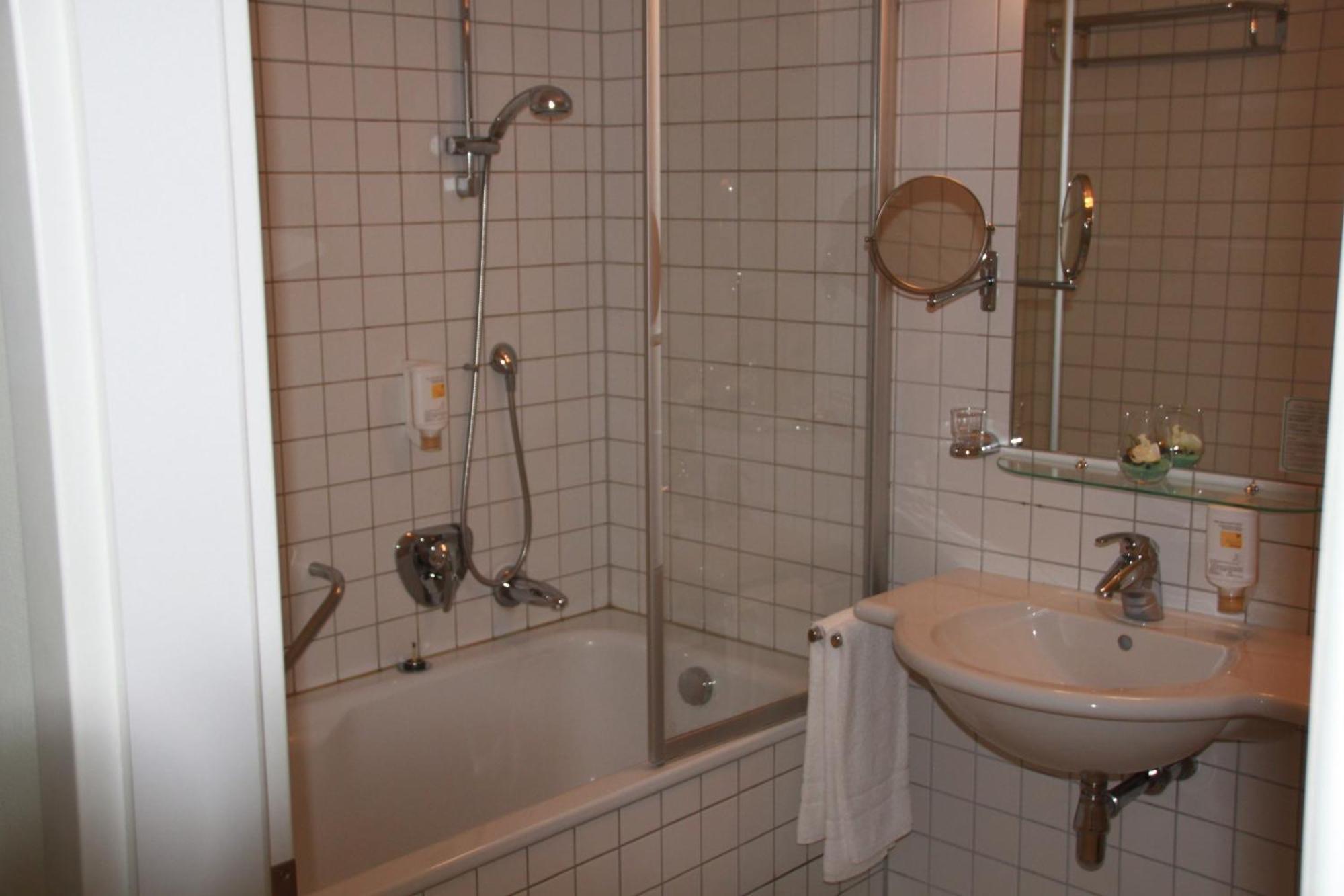 Hotel Vierseithof ลุคเคนวัลเดอ ภายนอก รูปภาพ